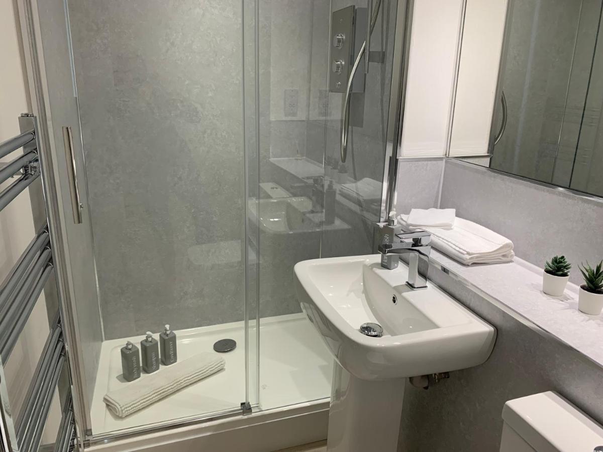 3 Bedroom - 2 Bathroom Townhouse In Corstorphine Near Murrayfield Stadium - Direct Bus To Edinburgh City Centre In 20 Minutes - Two Private Parking Spaces - Private Sunny Garden - Recently Refurbished エクステリア 写真