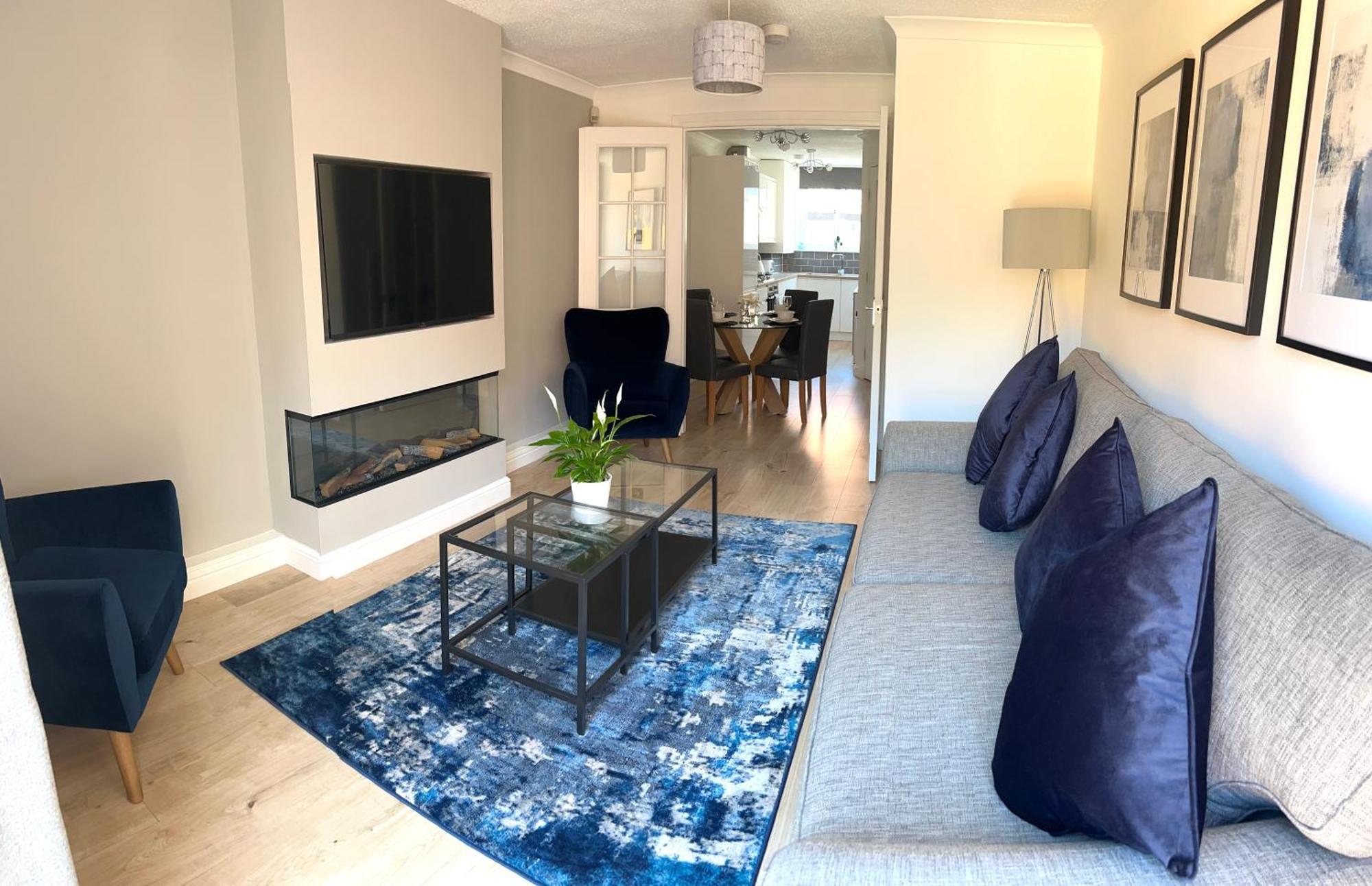 3 Bedroom - 2 Bathroom Townhouse In Corstorphine Near Murrayfield Stadium - Direct Bus To Edinburgh City Centre In 20 Minutes - Two Private Parking Spaces - Private Sunny Garden - Recently Refurbished エクステリア 写真