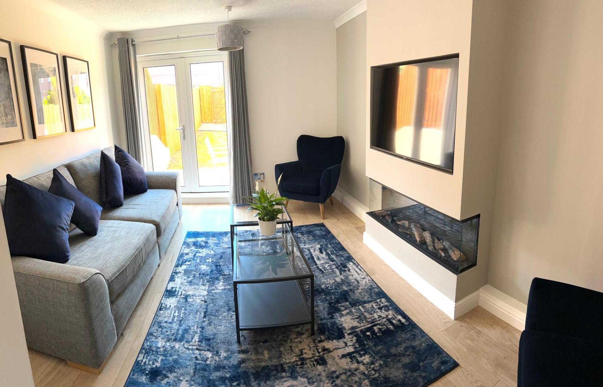 3 Bedroom - 2 Bathroom Townhouse In Corstorphine Near Murrayfield Stadium - Direct Bus To Edinburgh City Centre In 20 Minutes - Two Private Parking Spaces - Private Sunny Garden - Recently Refurbished エクステリア 写真