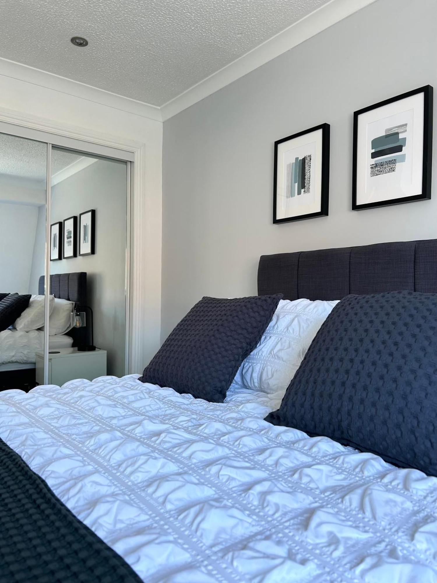 3 Bedroom - 2 Bathroom Townhouse In Corstorphine Near Murrayfield Stadium - Direct Bus To Edinburgh City Centre In 20 Minutes - Two Private Parking Spaces - Private Sunny Garden - Recently Refurbished エクステリア 写真